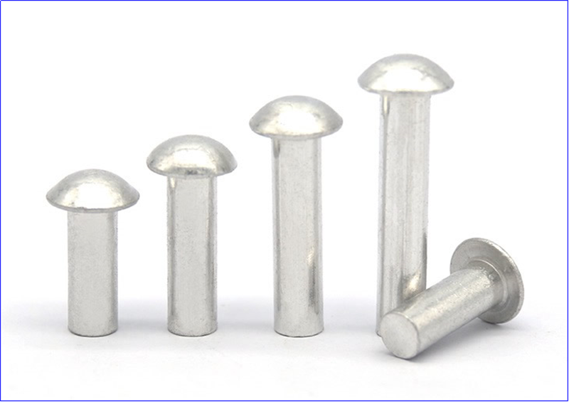 Hvad er forskydningsstyrken for en nitte?