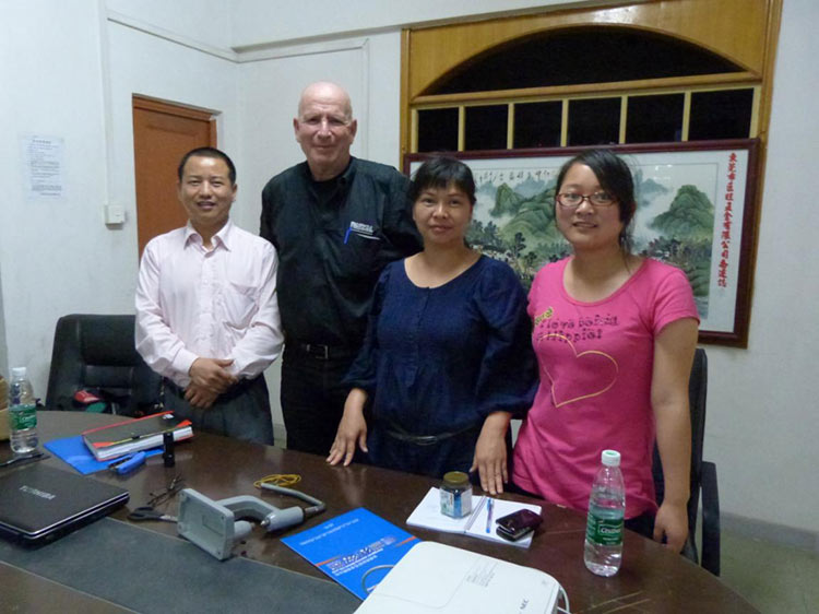 Velkommen Østrigs ven Peter Come To Nuote Metals