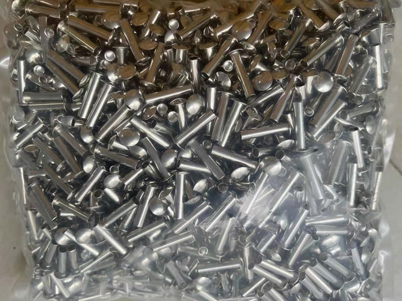 Nuote Metals sender halvrørsnitter til Mexico – til foldemøbler, 24 timers saltspray passeret